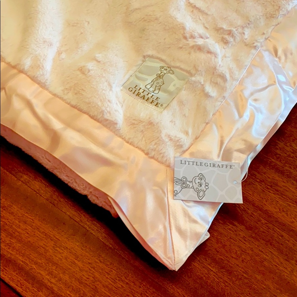NWT Little Giraffe Blanket